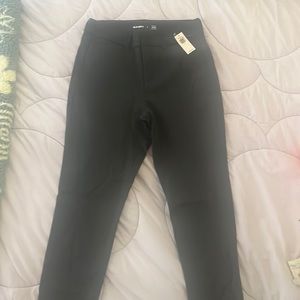 Old Navy Skinny Pixie Pants in charcoal size 2 NEVER WORN